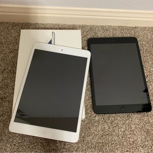 Set of 2 Apple iPads mini 1st Generation 16GB Wi-Fi 7.9”White/Silver,Black A1432